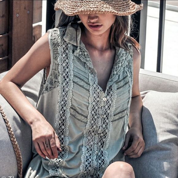 Lace top - Picture 2 of 4